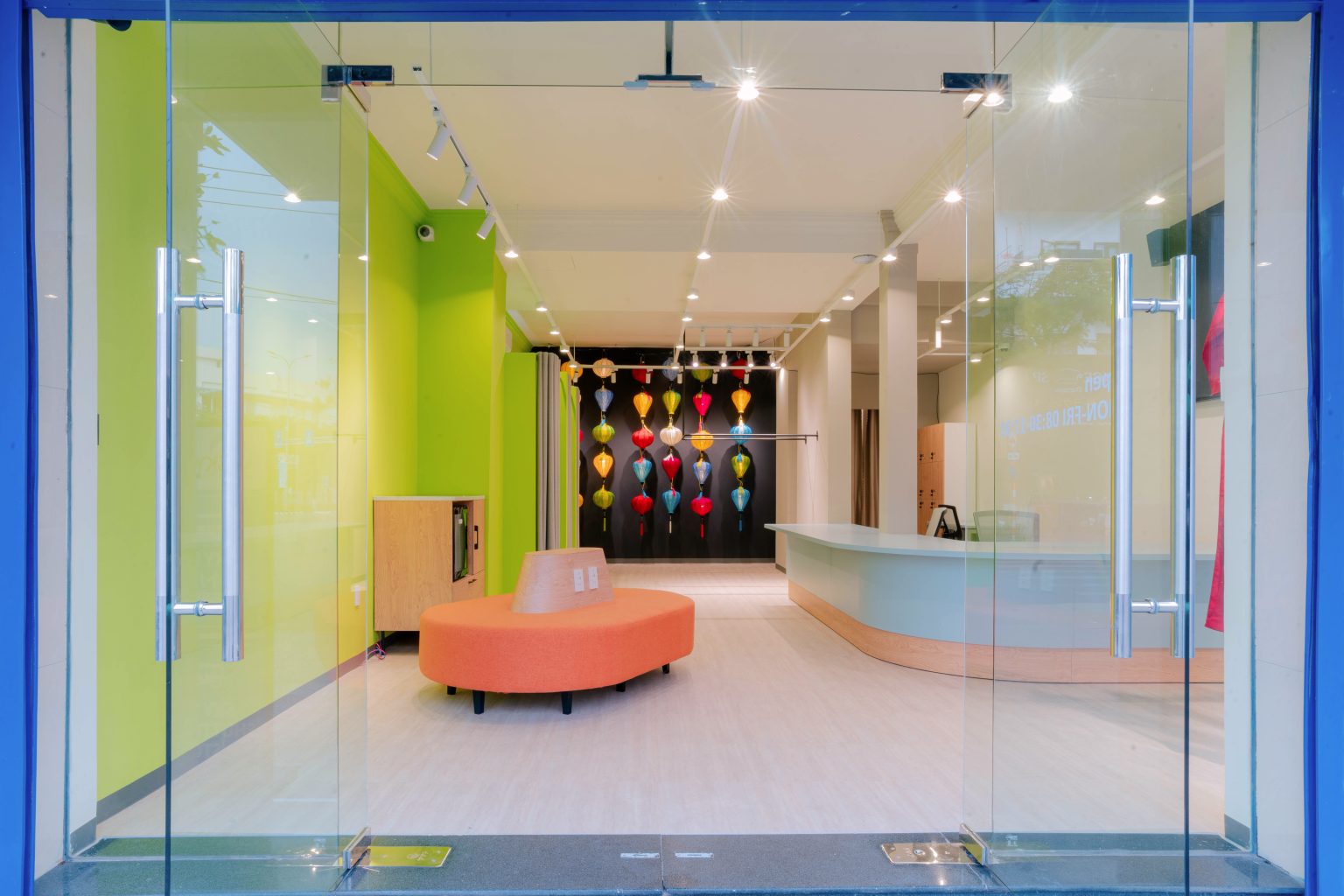 ポップに刷新  HIS トラベルラウンジ ダナン