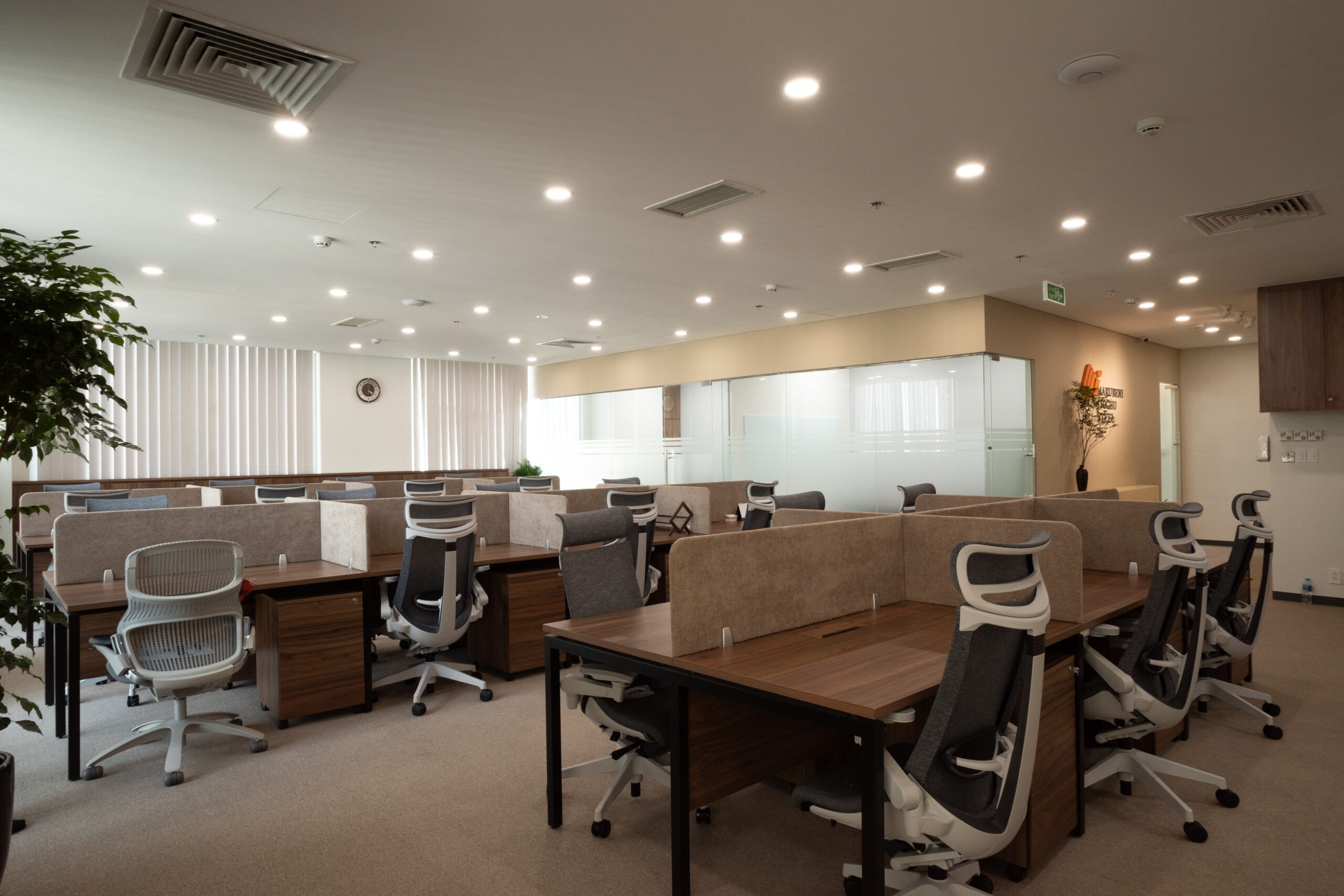 大量の書類を格納し執務エリアをすっきりと MARUBENI ITOCHU STEEL様