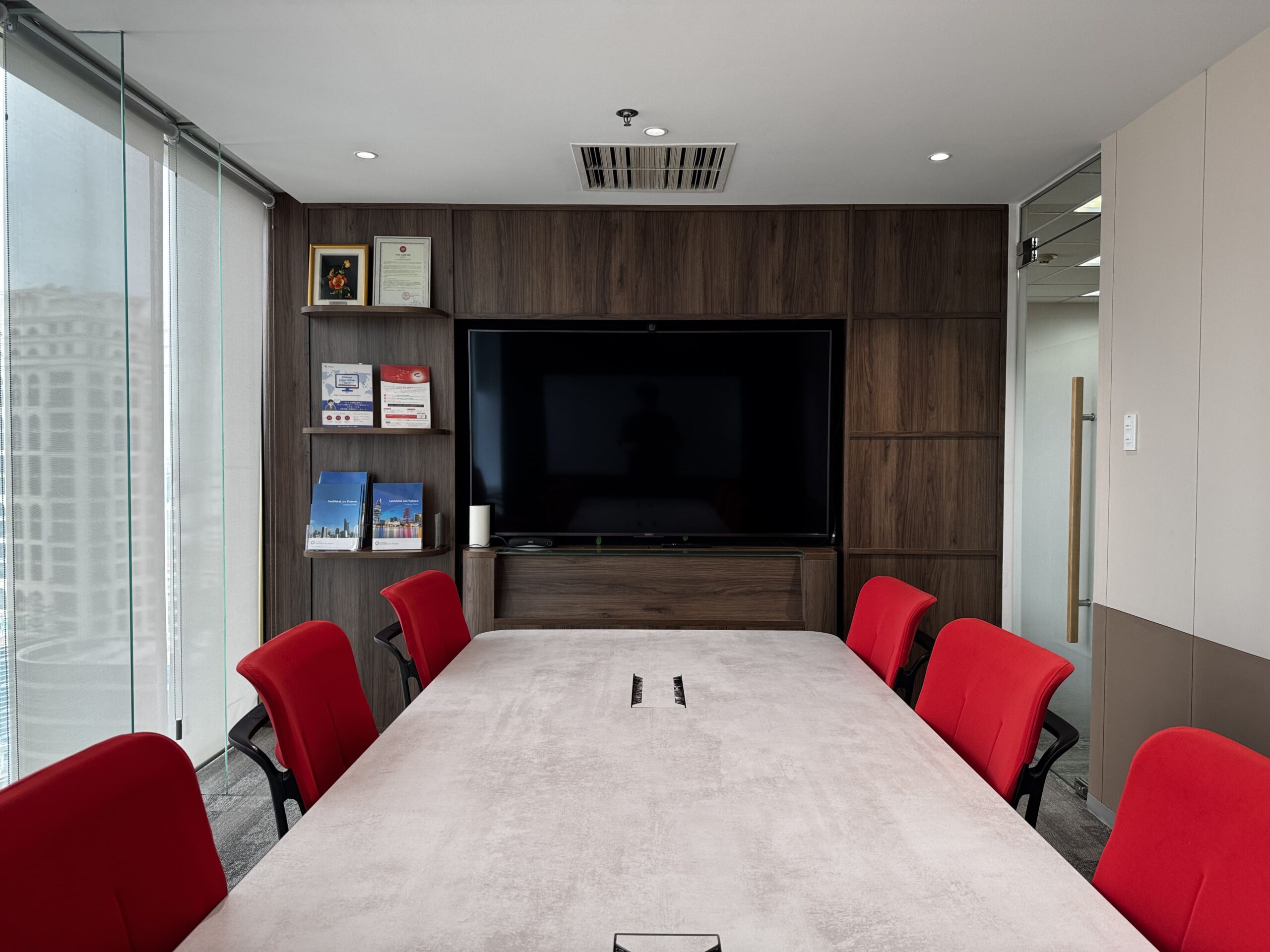 会議室のデザインと機能を5日間で一新  Cast Global Law様