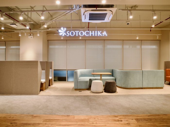 ラウンジエリアで様々な働き方が可能に サービスオフィス SOTOCHIKA２ レタントン