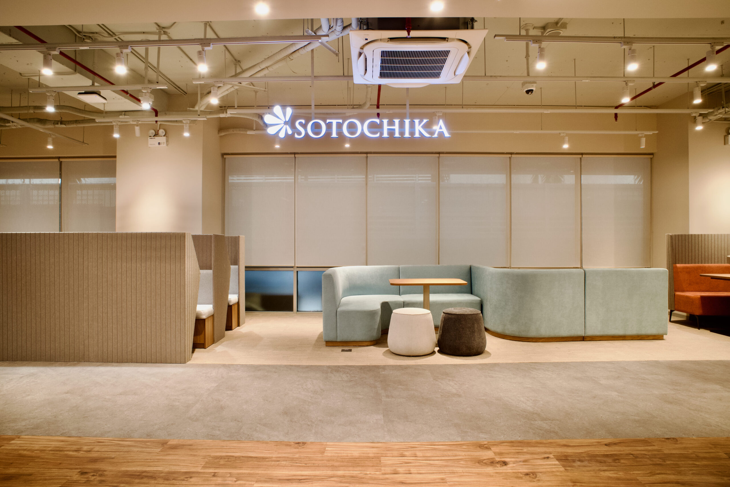 ラウンジエリアで様々な働き方が可能に サービスオフィス SOTOCHIKA2 レタントン