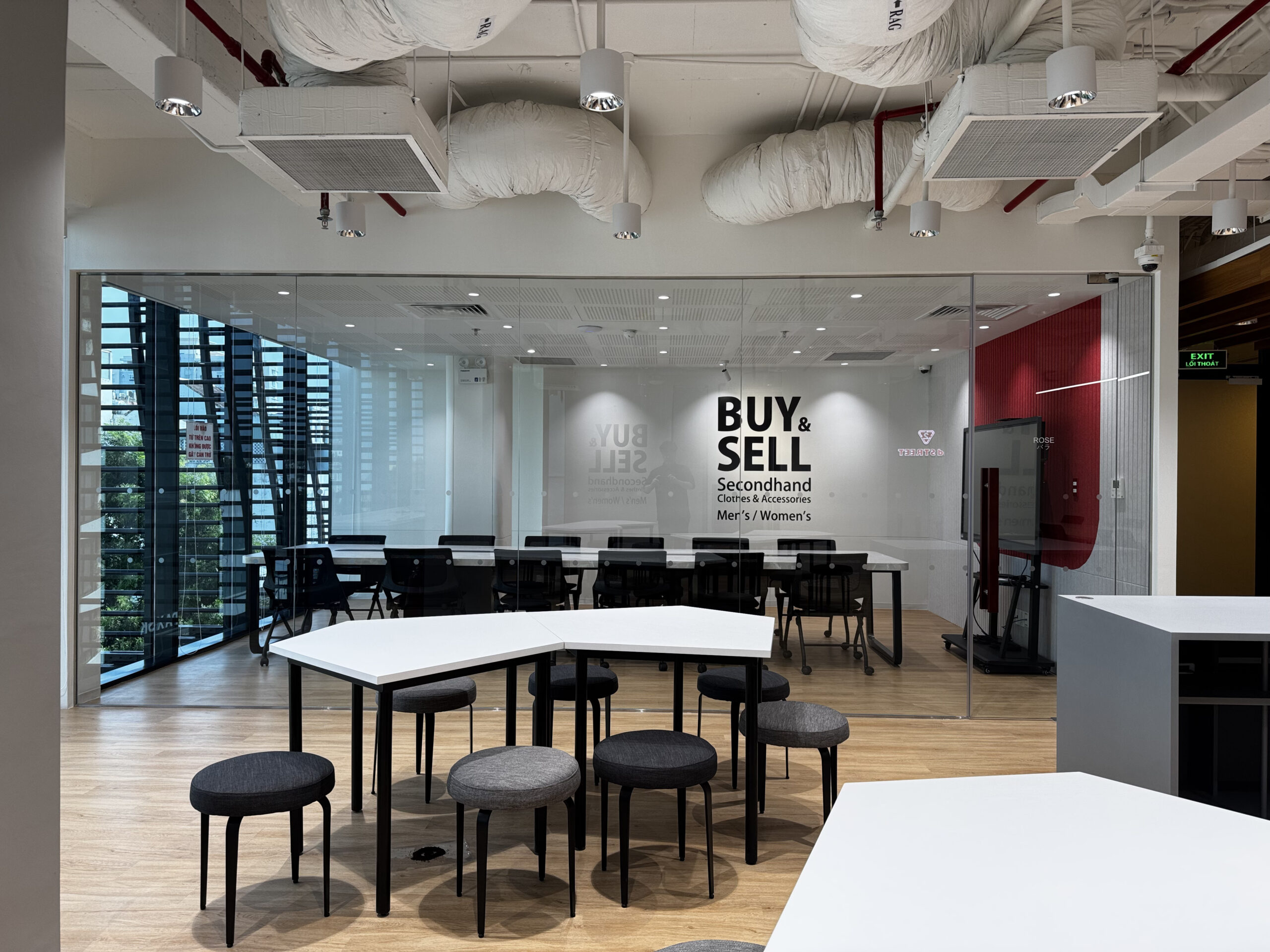 2nd STREETの模擬店舗をオフィス内に併設。GEO SYSTEM SOLUTIONS VIETNAM様