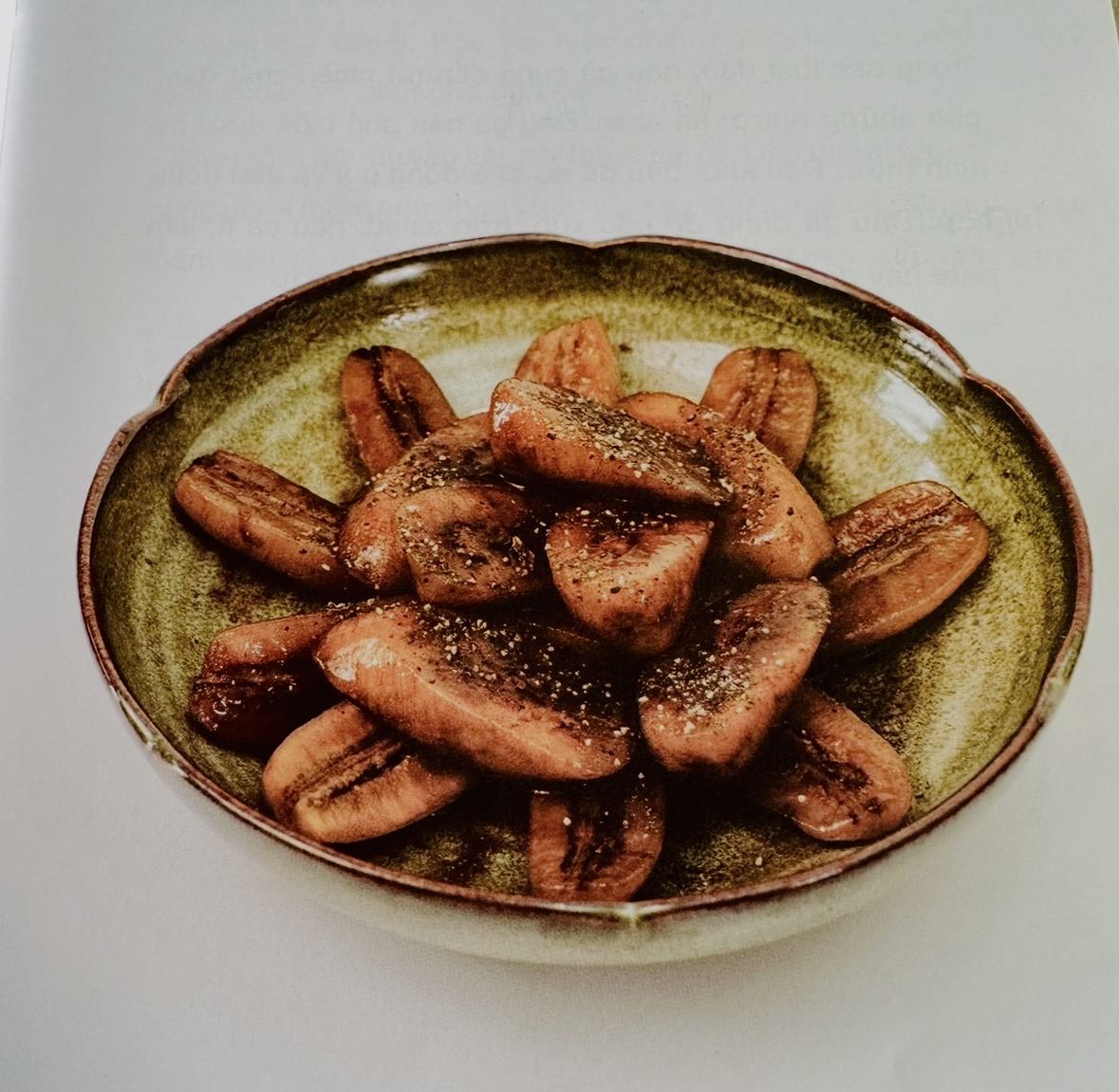Chuối sáp kho tiêu　ペッパー風味の煮込みバナナ（料理本より）