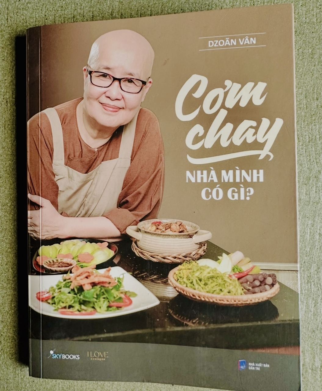ベトナム料理本『Cơm chay nhà mình có gì?』の表紙